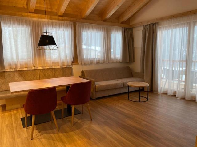 سان فيجيليو دي ماريبْ Les Ciases Chalets Dolomites المظهر الخارجي الصورة