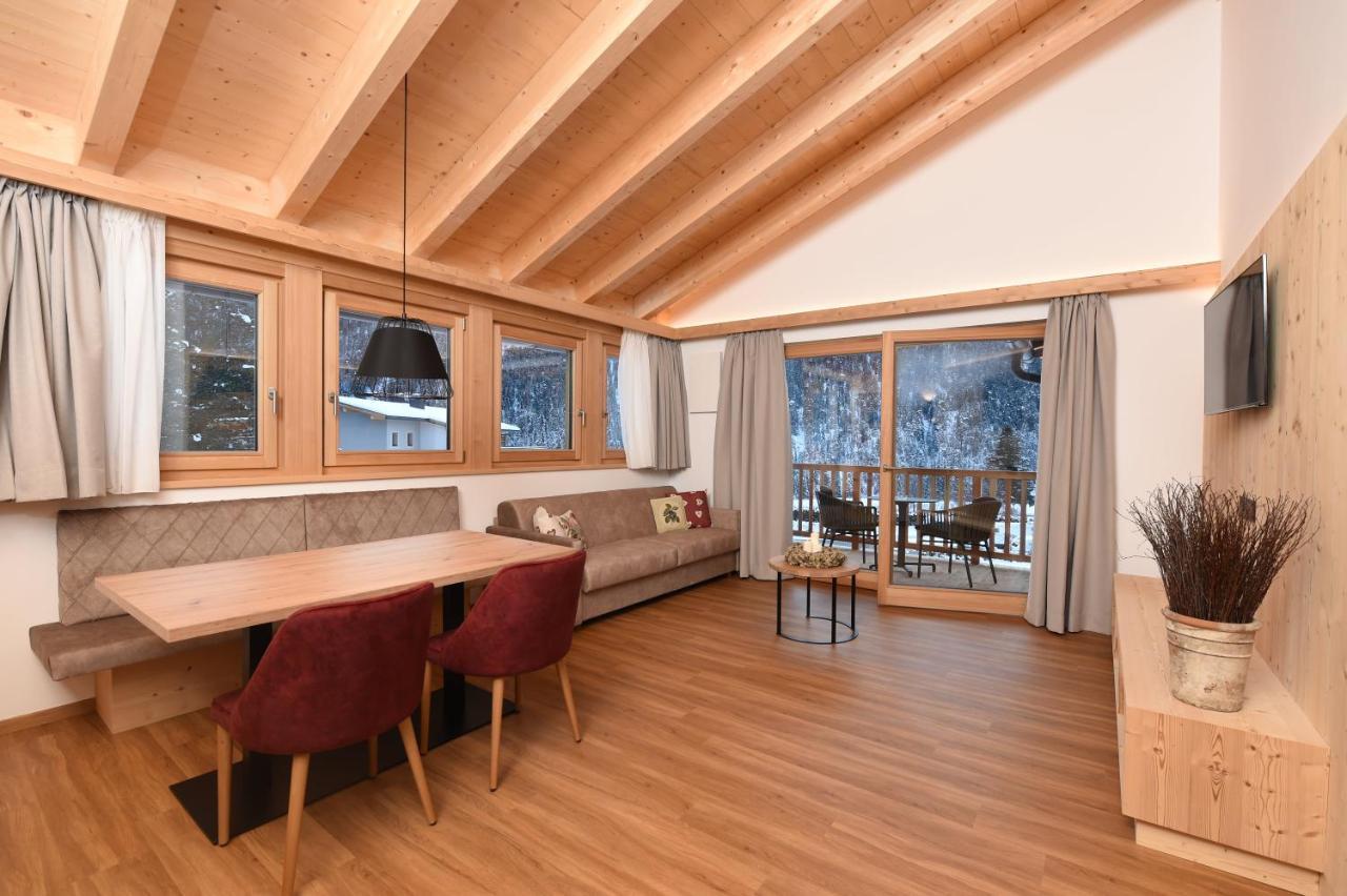 سان فيجيليو دي ماريبْ Les Ciases Chalets Dolomites المظهر الخارجي الصورة